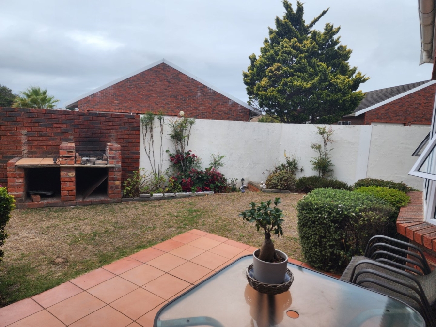 3 Bedroom Property for Sale in Summerstrand Eastern Cape